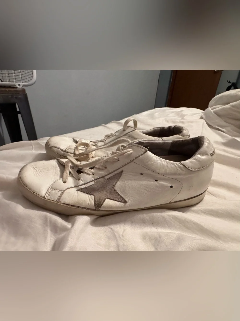 Golden Goose size 39 (EU) is equivalent to a US Men's 6 or US Women's 8.5 to 9